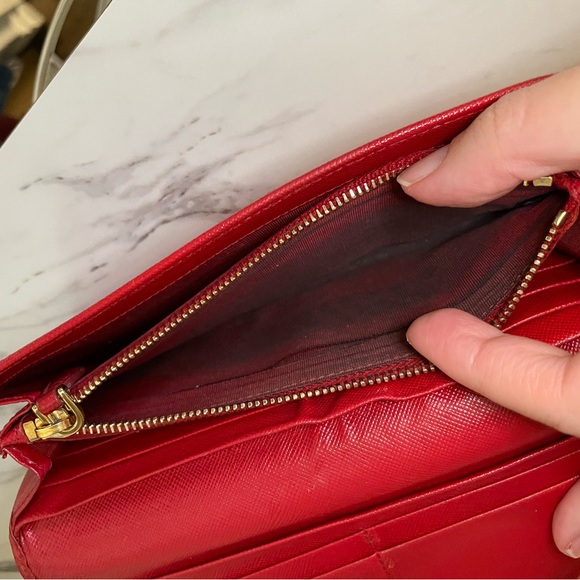 Prada Red Bow Wallet Saffiano Leather - Picture 14 of 17
